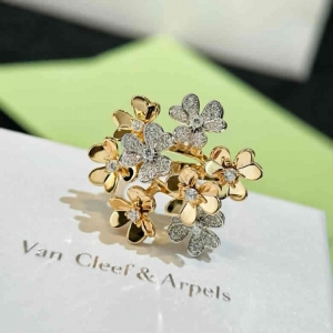 高仿梵克雅宝四叶草戒指 新品 原单货 Van Cleef &Arpels 梵克雅宝Frivole戒指8枚花四叶草戒指